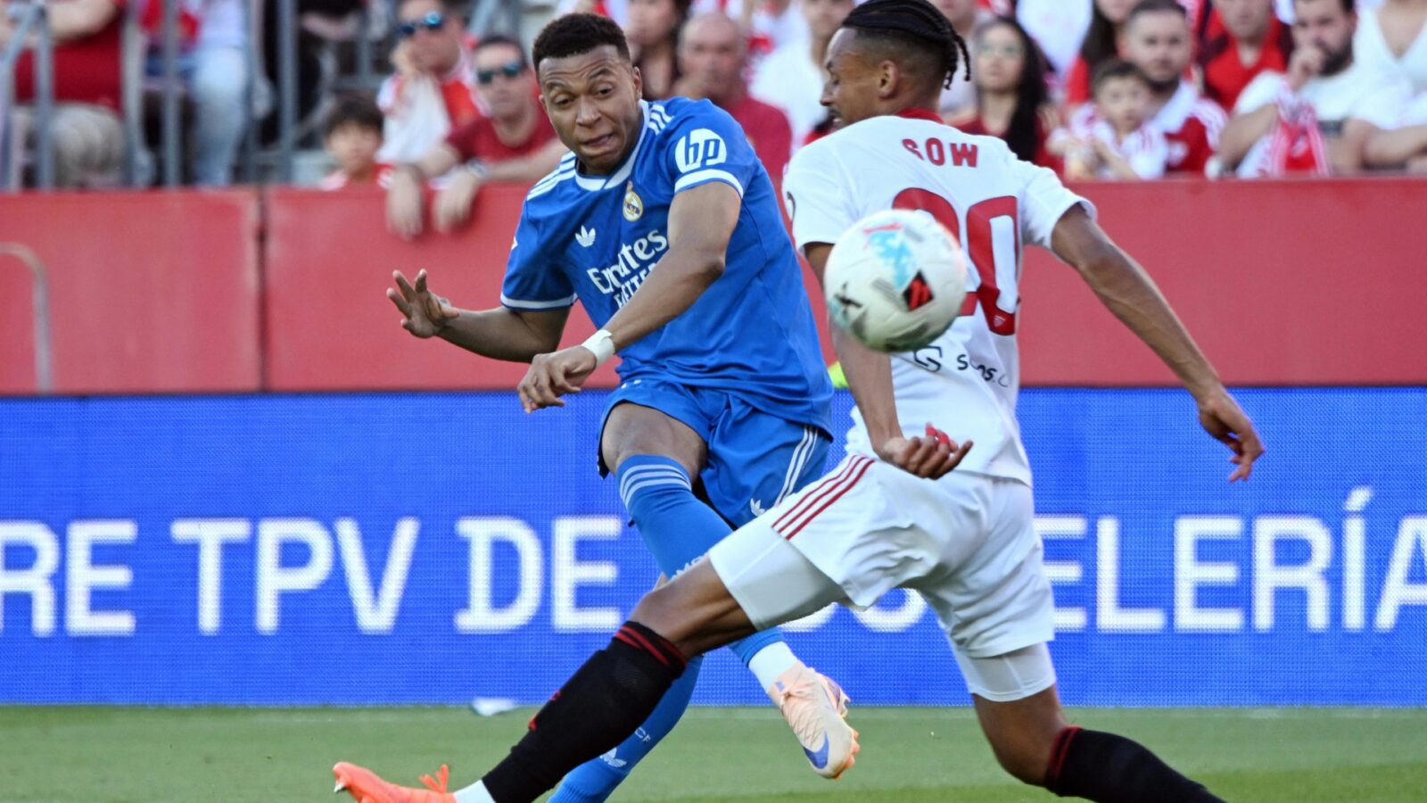 Mbappé (l.) was allowed to play from the start