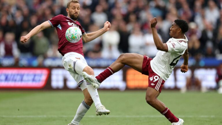 Battle for the ball at the West Ham vs Arsenal derby