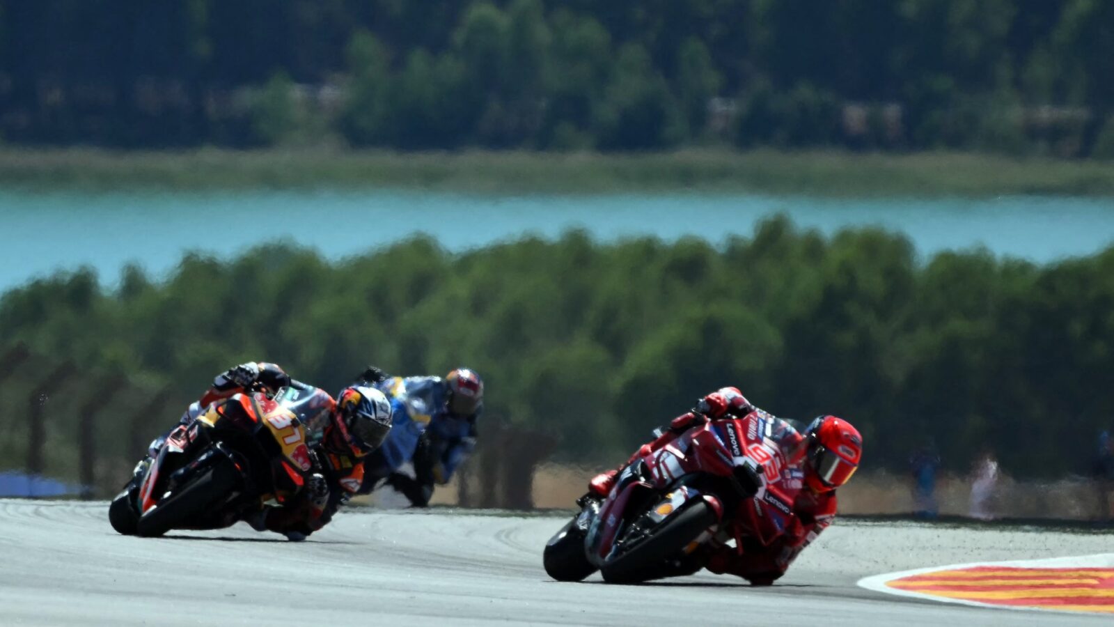 Acosta (l.) beaten only by Márquez